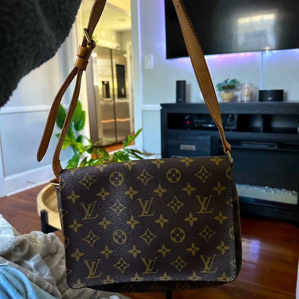 Louis Vuitton Crossbody AUTHENTIC BARELY USED